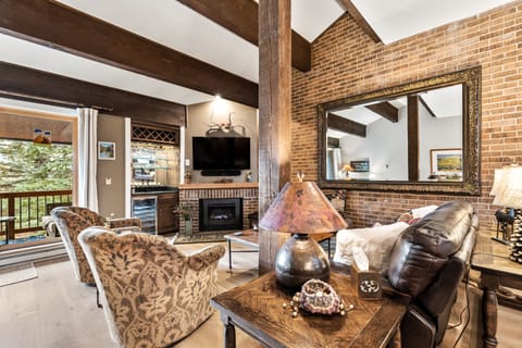 Living Area with Vaulted Ceilings and Bar