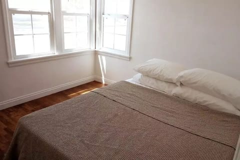 Organic latex queen mattress