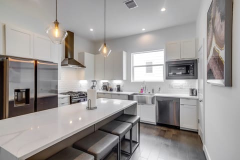 Houston Vacation Rental | 3BR | 3.5BA | 1,966 Sq Ft | 1 Step to Enter