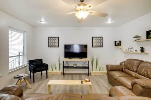 Dallas Vacation Rental | 1BR | 1BA | 701 Sq Ft | Stairs Required to Access