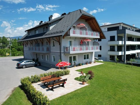 Seeblickstrasse - Fewo Nr.5 - Ferienwohnungen Petschnig Bed and Breakfast in Villach