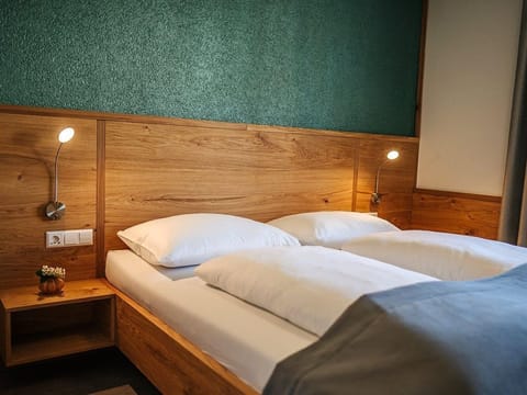 Villa: Suite Sonnenblume - Ferienwohnungen & Bungalows am Faaker See Kargl Farm Stay in Villach