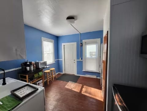 large kicthen with all the moden appliances