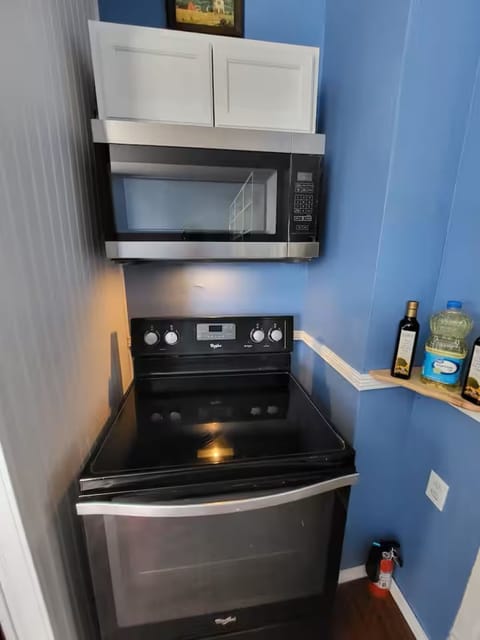 full stove with oven and microwave oven
