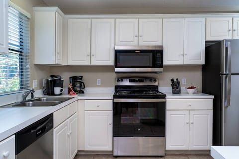 Spacious Kitchen and Island with Counter Seating from 3 - 5 people
