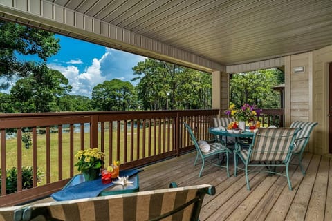 Apre Beach ~ Create Great Libations & Food within the enclosed Porch overlooking the Pond & Golf Course