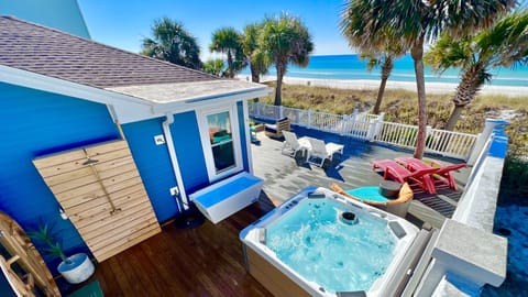 Aloha Beach House retreat 🔥Hot Tub  🥶Cold Plunge, Sauna, Putting green&Corn hole