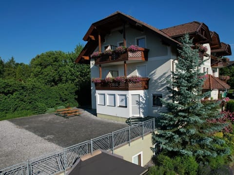 Lupinienweg - Fewo Nr. 6 - Ferienwohnungen Petschnig Bed and Breakfast in Villach