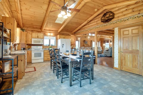 Kitchen & Dining Area