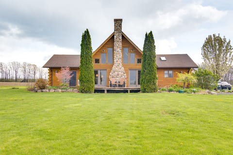 Romulus Vacation Rental | 6BR | 3BA | 3,000 Sq Ft | Stairs Required