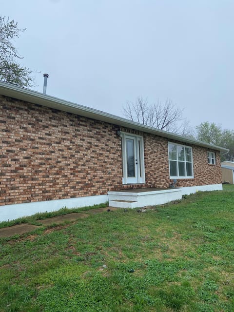 This is the front of the cottage.