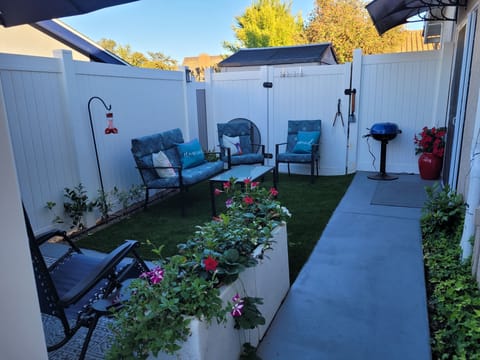 Private yard for Suite B only