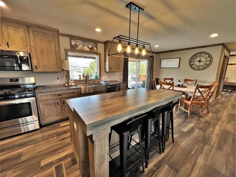 Fully Stocked Kitchen