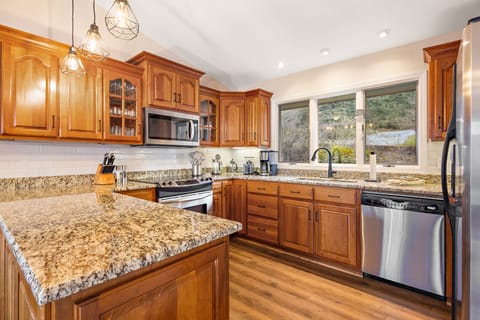 Stainless Appliances and Granite Counters in the Kitchen