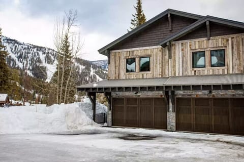 SNOW: Amazing Ski In-Out Access