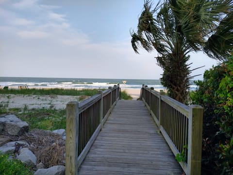 SHORT WALK TO THE HOUSE.BEACH PUBLIC ACCESS.
