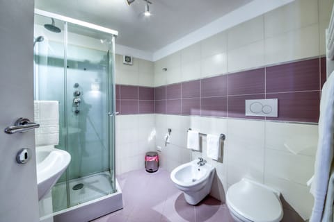 bathroom La Cattedrale Apartments&Suite 3 - Affitti Brevi Italia