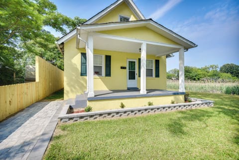 Newport News Vacation Rental | 2BR | 1BA | Stairs Required | 980 Sq Ft