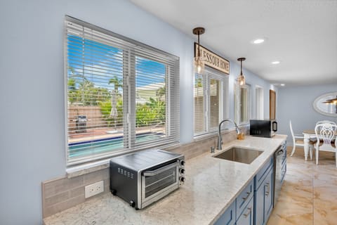 Fully equipped kitchen