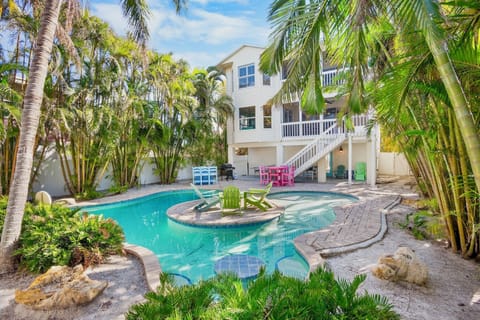 Private Pool, Swim-Up Bar