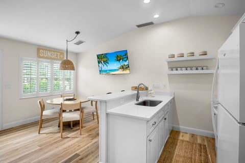 Tiki Sunshine by Anna Maria Vacations