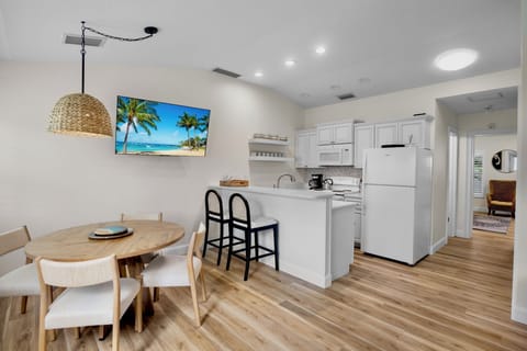 Tiki Sunshine by Anna Maria Vacations