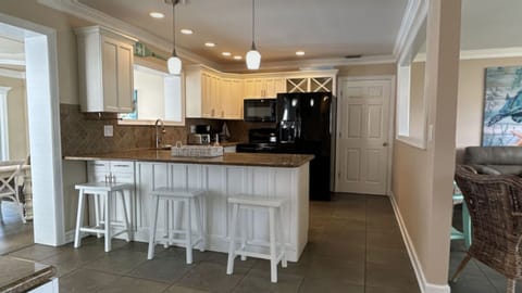 Kitchen area: kitchen island with 3 bar stools,Refrigerator,stove,oven&many more