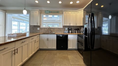 Kitchen area: kitchen island with 3 bar stools,Refrigerator,stove,oven&many more