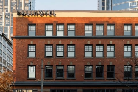 Arrive with confidence at this classic city-center hotel façade.