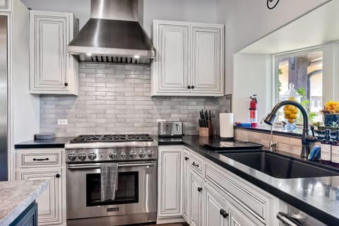 Gorgeous chef's kitchen