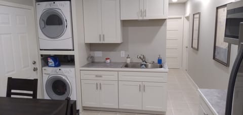 1699b093-d1b9-44a8-b3df-1954047feffa