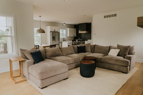 2nd Floor Open Concept / Living Room
