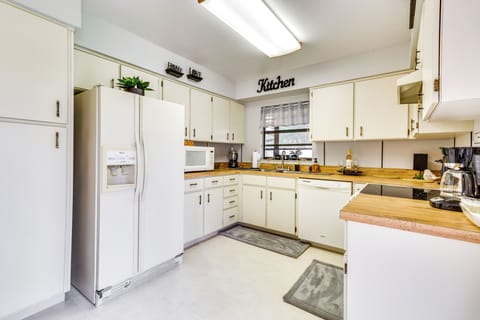 Kitchen | Coffee Maker | Dishwasher | Blender | Spices | Wine Glasses