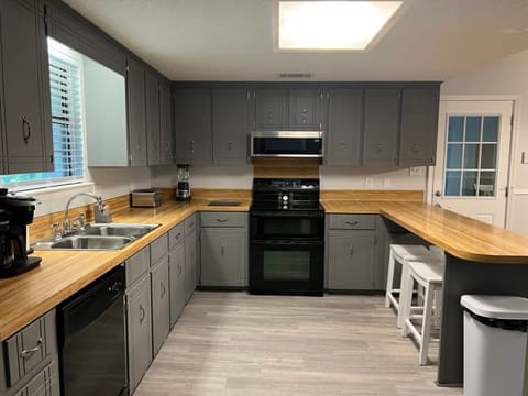  Large Kitchen fully equipped