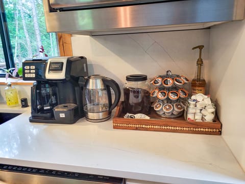 Well supplied coffee station