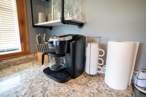 Coffee pot and complementary coffee