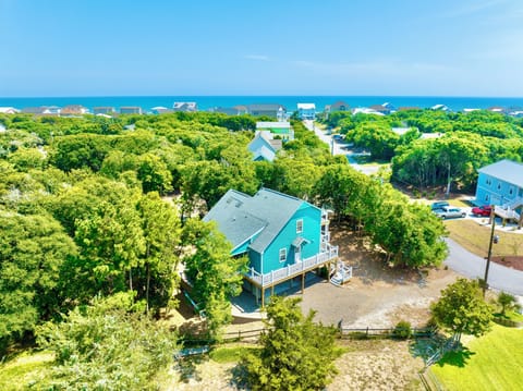4 minutes to the private neighborhood beach access for Bluewater Bay
