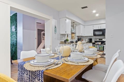 Step into the dining room, a welcoming space where good meals and great conversations come together. The perfect setting for enjoying delicious food and creating lasting memories during your stay.