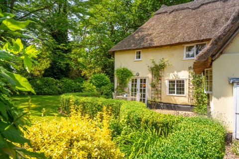 The Gildhall, Higham: A picture-perfect thatched cottage