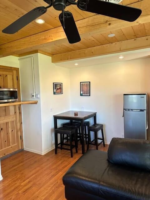 Kitchen table, refrigerator 