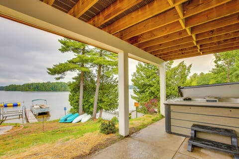 Traverse City Vacation Rental | 1,600 Sq Ft | 4BR | 2BA | Stairs Required
