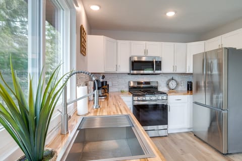 Kitchen | Dishwasher | Toaster | 2nd Floor