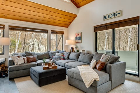 Lincoln Vacation Rental | 5BR | 3BA | Stairs Required | 2,395 Sq Ft