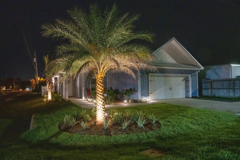 Sand Dollar Home w/Pool is a 5 minute walk to the Gulf of Mexico