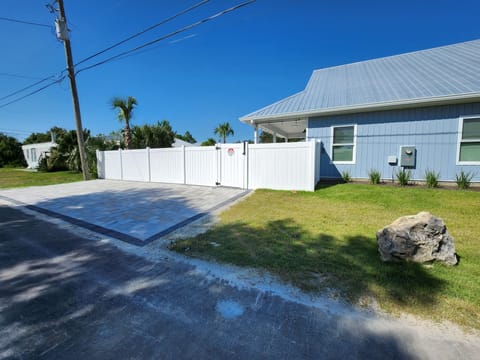 40x15" parking area for Boat or trailer.