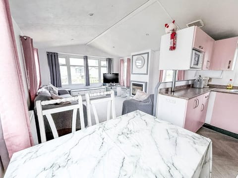 The caravan kitchen is perfect for preparing snacks and meals during your relaxing weekend breaks.