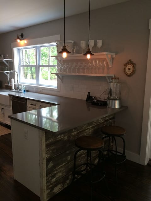 Main Level: Kitchen | Counter Bar 
