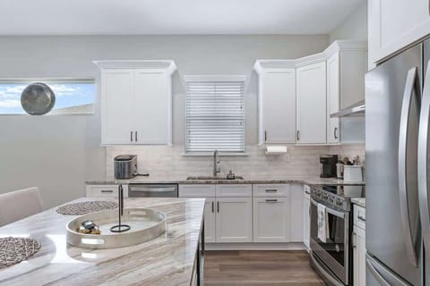 Full Gourmet Kitchen