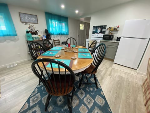 Range and full fridge with coffee bar free coffee, sugar, water welcome