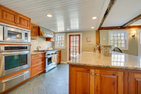 Kitchen | Crockpot | Drip & Keurig Coffee Makers | Tea Kettle | 1st Floor